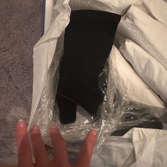 NEW Black heeled boots. Stuart Weitzman. Size 6,5, fits a 38. - Picture 7 of 9